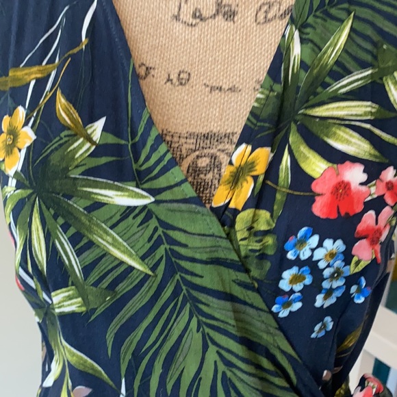 Adorable NWOT sundress - Picture 2 of 4